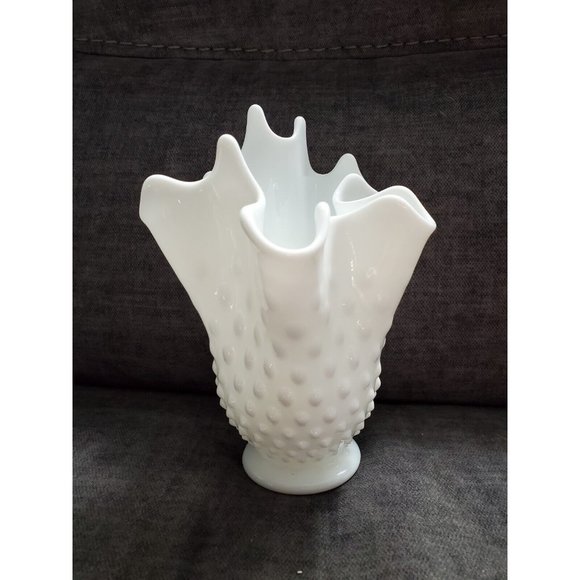 Fenton Hobnail Milk Glass Swung Ruffle Vase Crimped White Bouquet USA Vintage - Picture 4 of 9